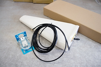 Antenna LTE Pole Mount XL7025, 698-2700 MHz, 15 dBi, SMA(m), RG58U/5m