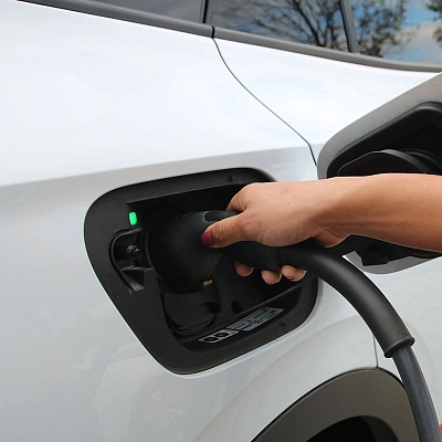 Dotace na elektromobilitu 2026: Firmy a obce mohou získat dotace na nabíječky ve výši až 80 %